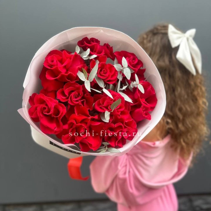 11 Красных французских роз с доставкой в Хосте и Кудепсте