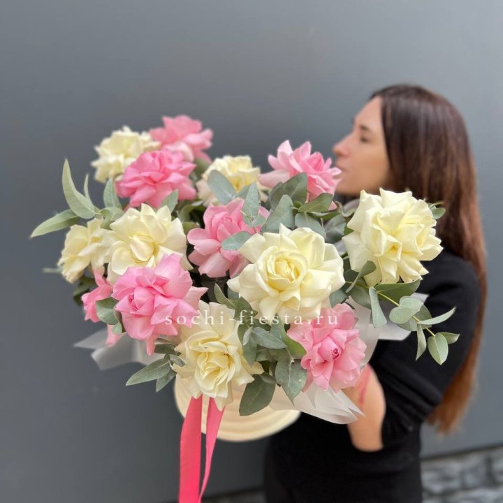 Зефирный бокс из 17 французских роз микс в Хосте и Кудепсте