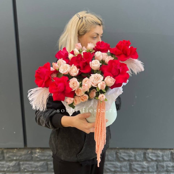 Бокс с нежными розами  в Хосте и Кудепсте