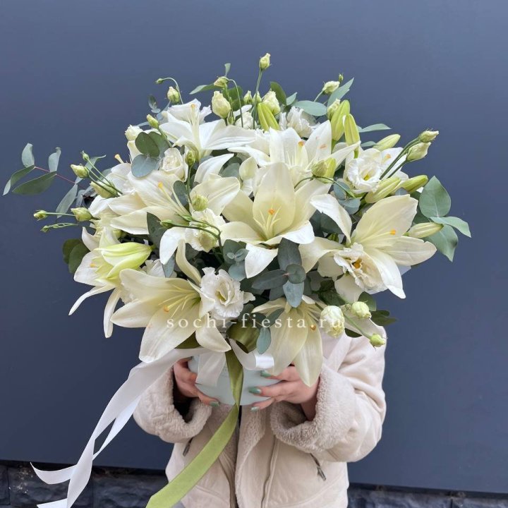 Бокс лилий и эустомы в Хосте и Кудепсте