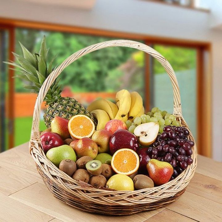Фруктовая корзина №1 с доставкой в Хосте и Кудепсте