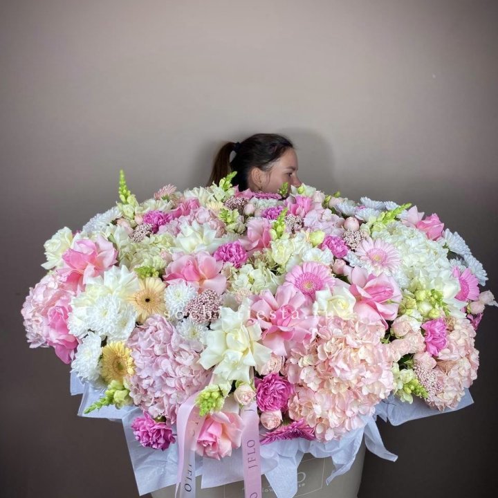 Корзина цветов «Rainbow» в Хосте и Кудепсте