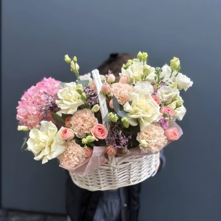 Цветочная корзина "Softness" в Хосте и Кудепсте