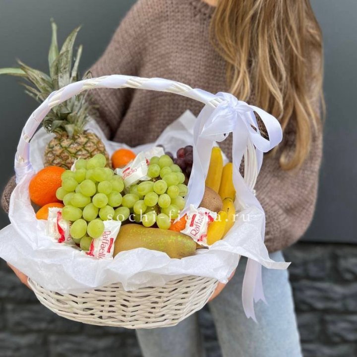 Фруктовая корзина №4 с доставкой в Хосте и Кудепсте