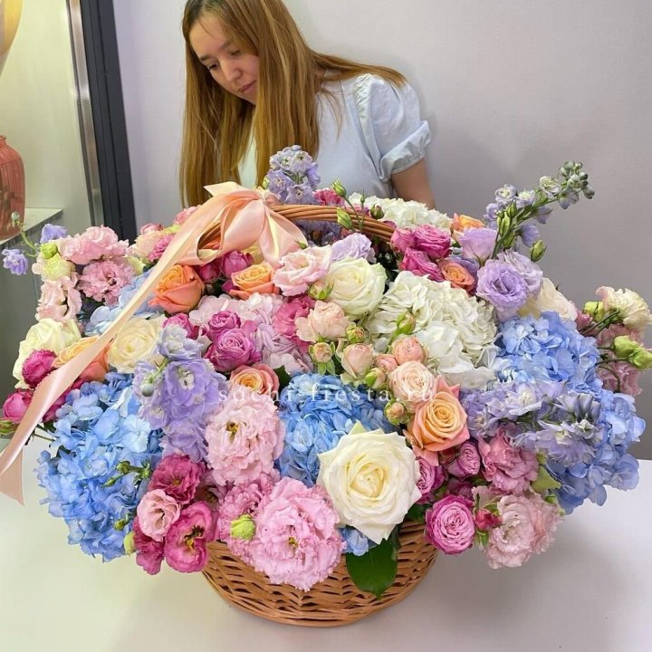 Авторская корзина "Extra" с доставкой в Хосте и Кудепсте