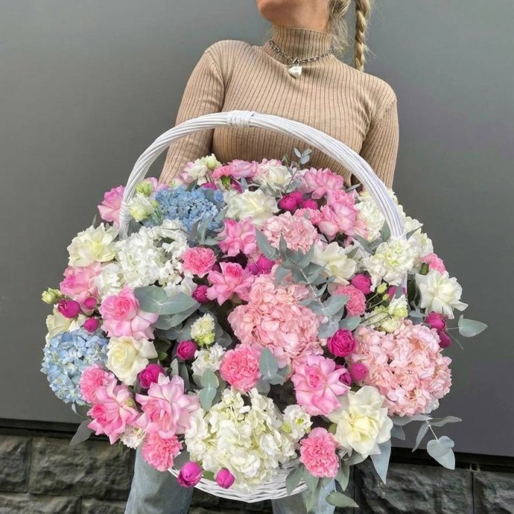 Цветочная корзина №3 с доставкой в Хосте и Кудепсте