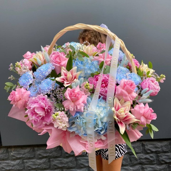 Яркая корзина "Летнее настроение" в Хосте и Кудепсте