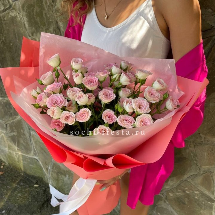 Розовые кустовые розы в Хосте и Кудепсте