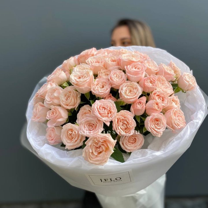 Букет кустовых роз Бомбастик в Хосте и Кудепсте