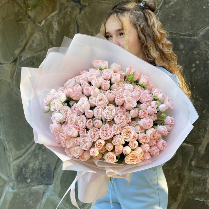 45 роза бомбастик Creams в Хосте и Кудепсте