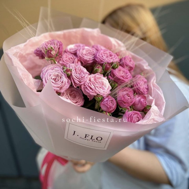 Пионовидные розы Мадам Бомбастик Pink в Хосте и Кудепсте