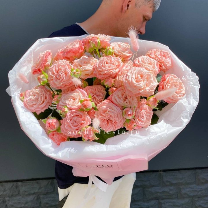 Пионовидные розы Мадам Бомбастик в Хосте и Кудепсте