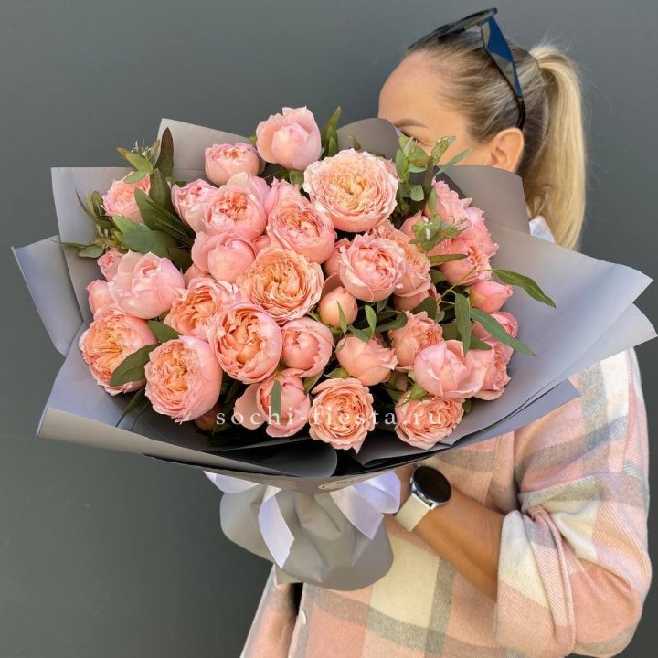 Букет с пионовидными розами "Pivoine" в Хосте и Кудепсте