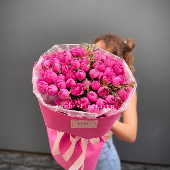 Кустовые розы букет Pink Мисти Баблс с доставкой в Хосте и Кудепсте