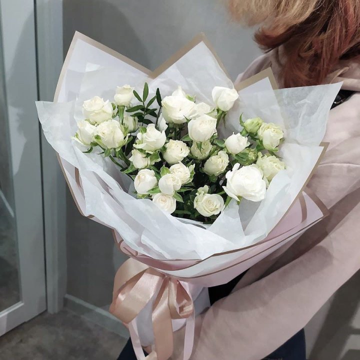 Белоснежные кустовые розы в Хосте и Кудепсте