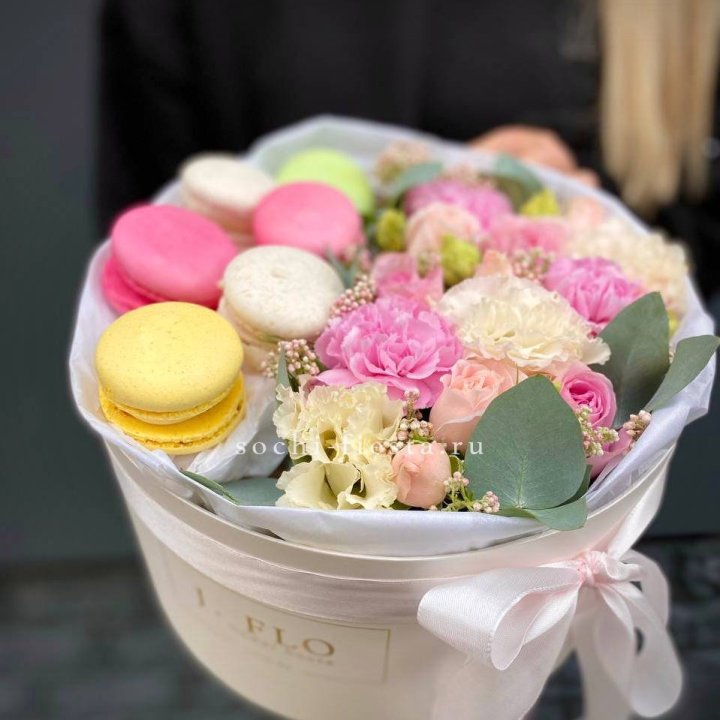 Бокс с макаронс Tenderness  с доставкой в Хосте и Кудепсте