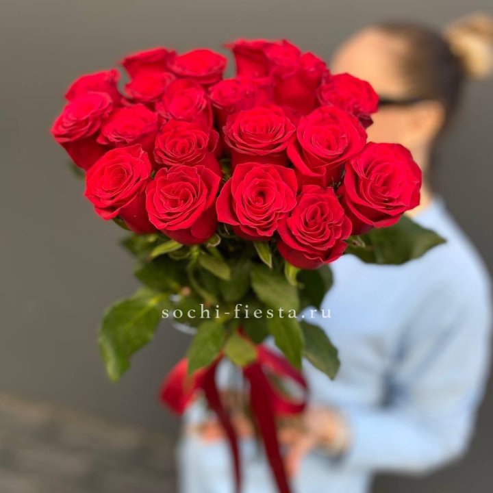 19 красных роз в Хосте и Кудепсте