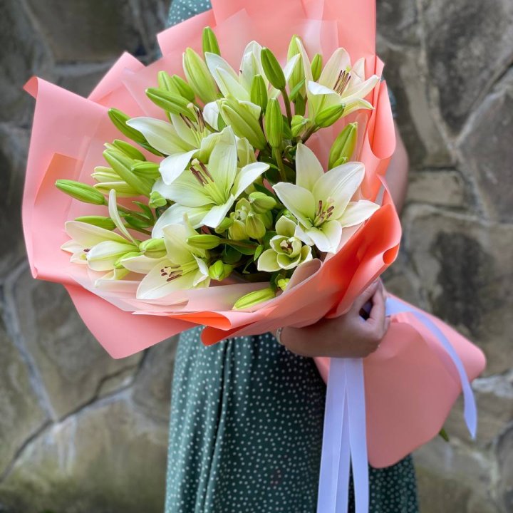 Букет из 7 белых лилий в Хосте и Кудепсте