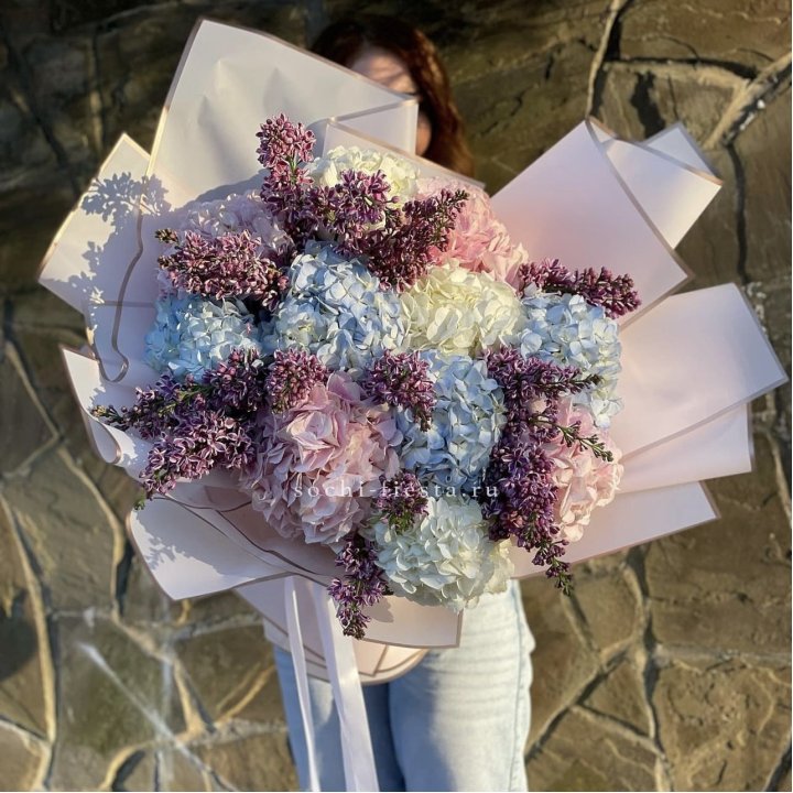 Букет гортензии с сиренью в Хосте и Кудепсте