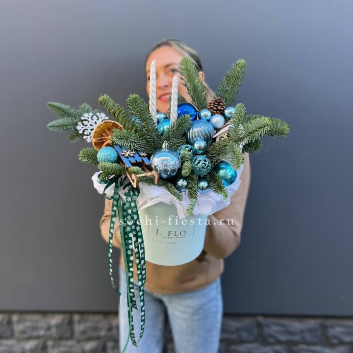 Композиция "Merry Christmas Box BLUE" в Хосте и Кудепсте