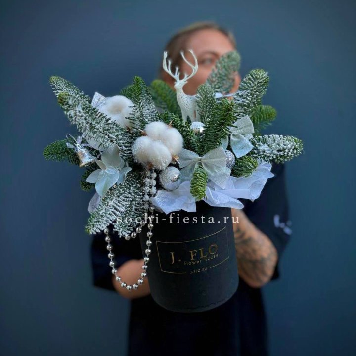 Композиция "Merry Christmas Box WHITE" в Хосте и Кудепсте