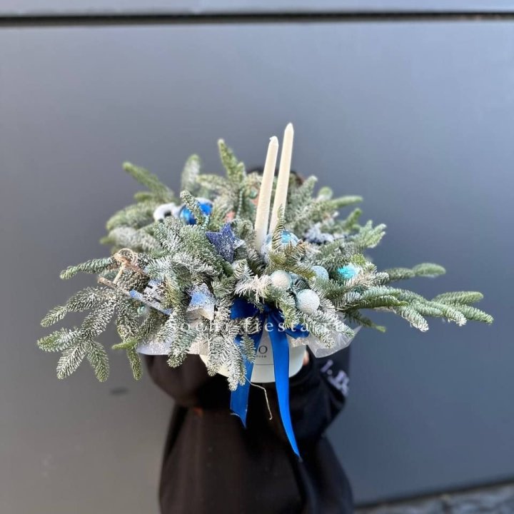 Новогодняя композиция в коробке "Blue" в Хосте и Кудепсте