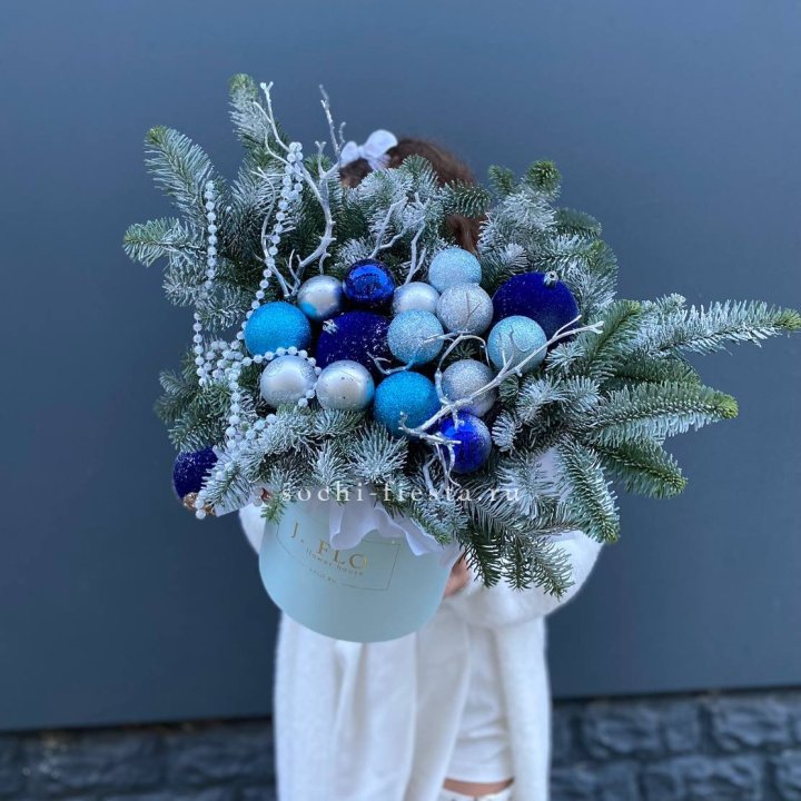 Композиция "Голубая бездна" в Хосте и Кудепсте