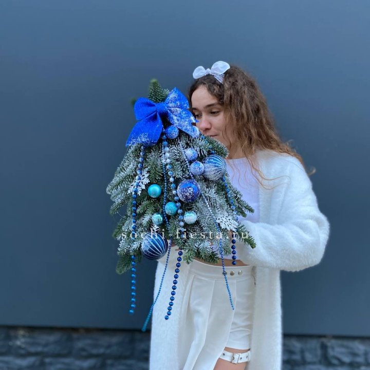 Новогодняя елочка "BLUU" в Хосте и Кудепсте