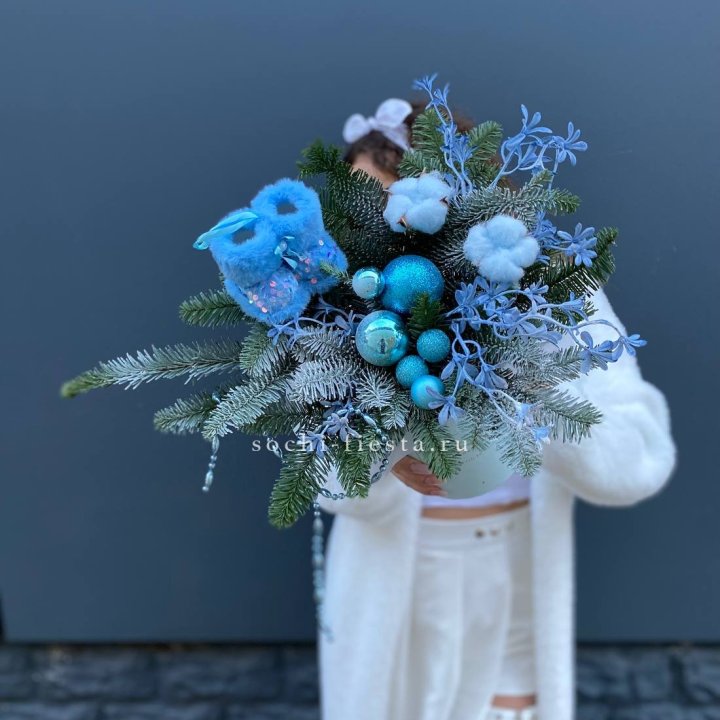 Композиция "BEBI BLUE" в Хосте и Кудепсте