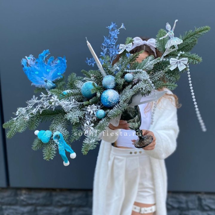 Композиция в бокале голубая в Хосте и Кудепсте