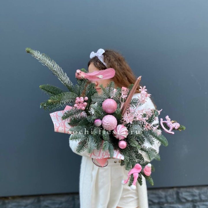 Композиция бокал розовый в Хосте и Кудепсте