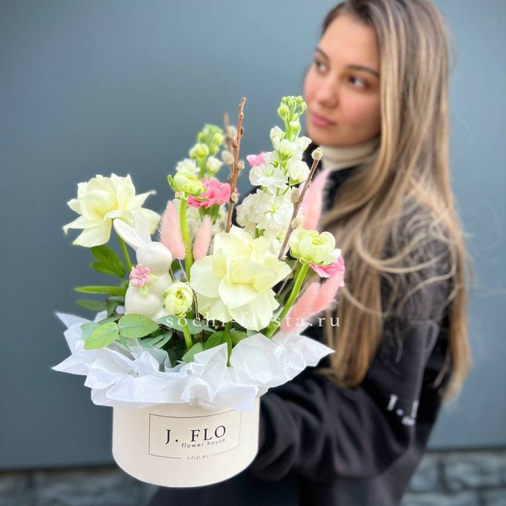 Цветочный бокс "Пасхальная композиция" в Хосте и Кудепсте