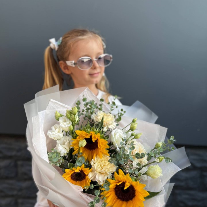  Букет  из стойких цветов с подсолнухами в Хосте и Кудепсте