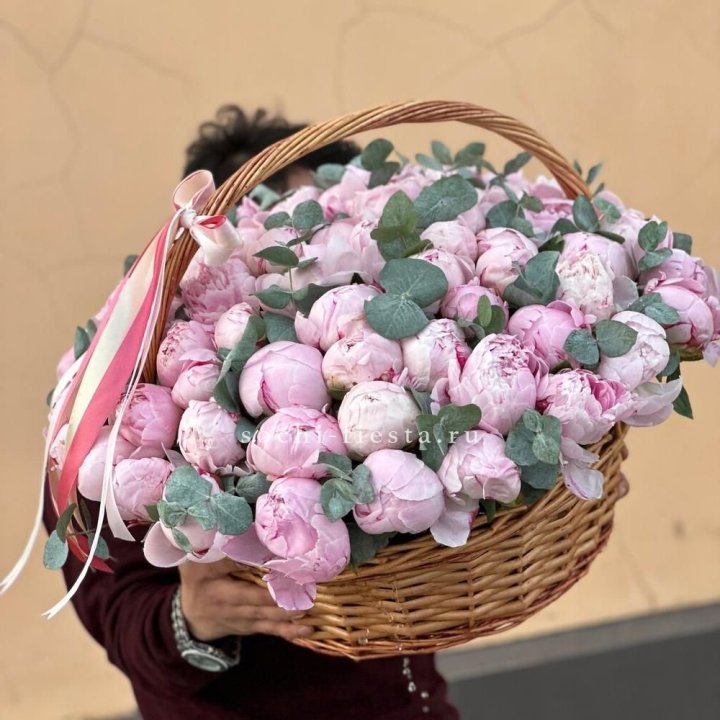 Корзина пионов "75" в Хосте и Кудепсте