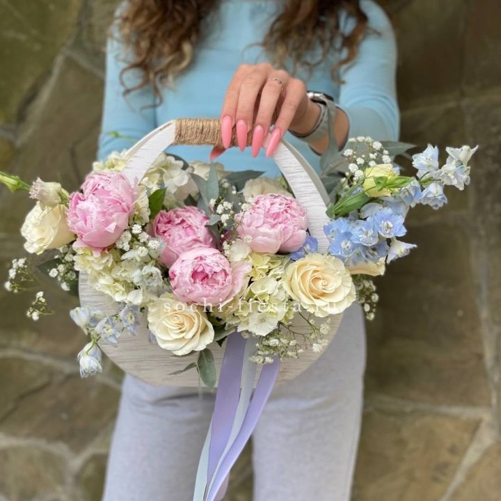 Woodbox с пионами в Хосте и Кудепсте