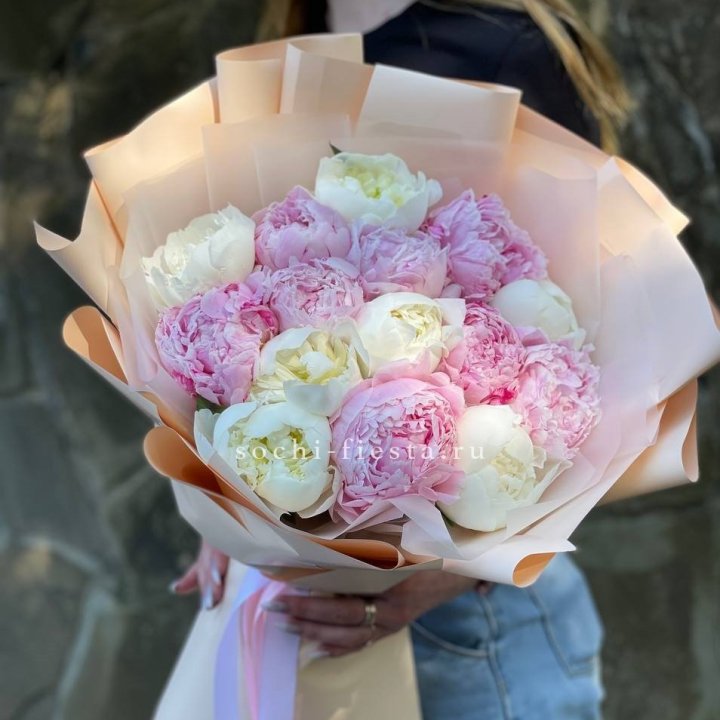 Букет 15 зефирных пионов в Хосте и Кудепсте