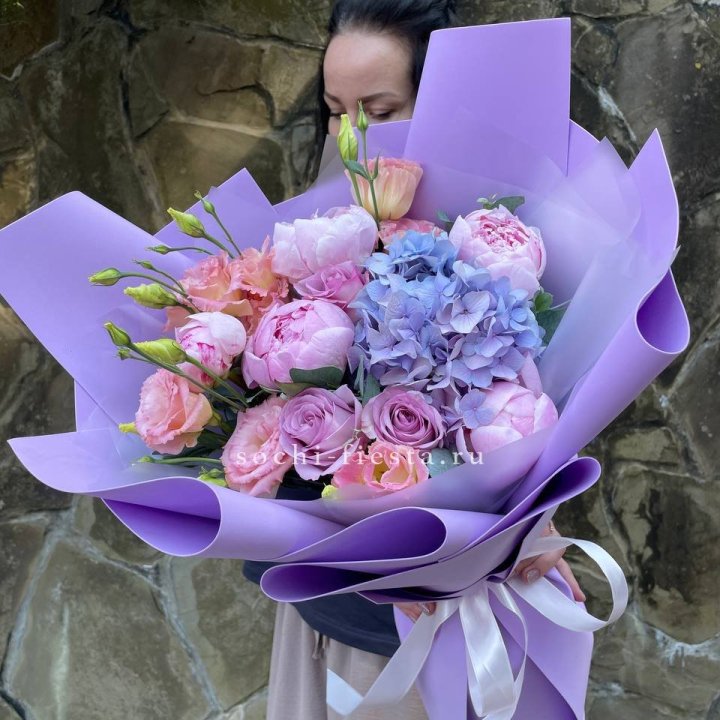 Букет с пионами "Blue Lagoon" в Хосте и Кудепсте