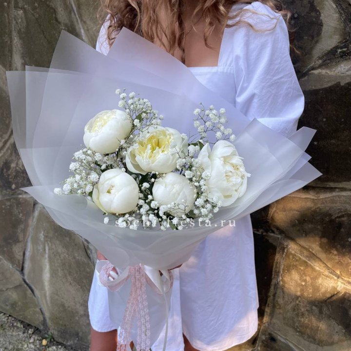 Букет белых пионов "FIVE" в Хосте и Кудепсте