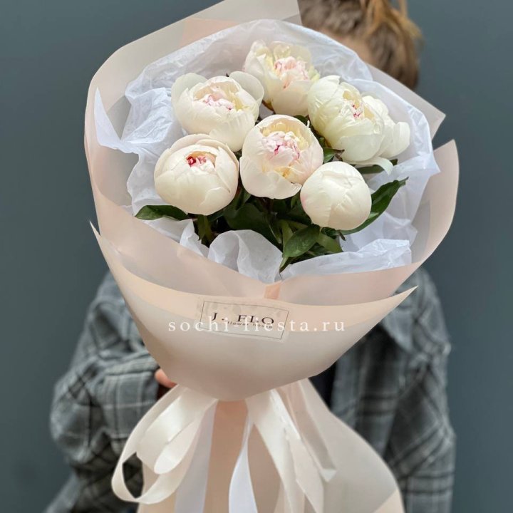 Букет белых пионов в Хосте и Кудепсте
