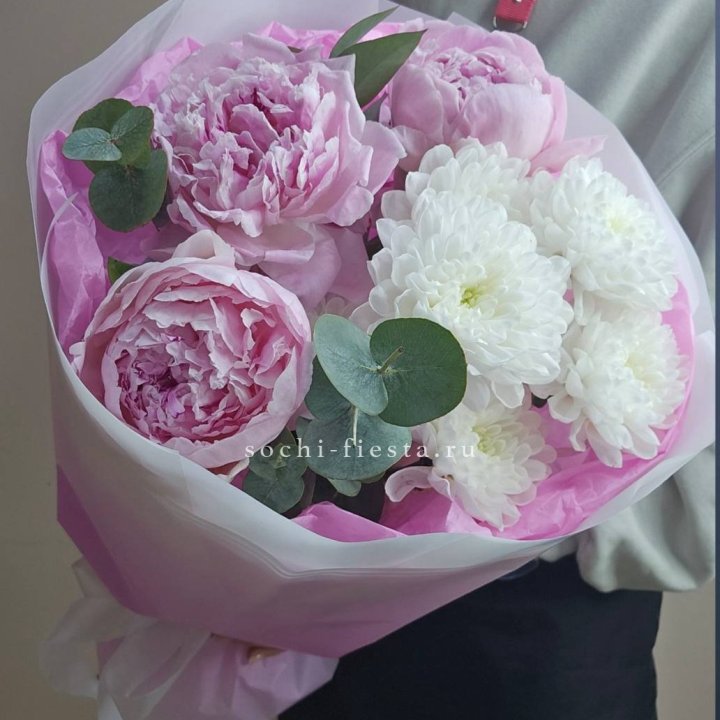 Букет комплимент с пионами в Хосте и Кудепсте
