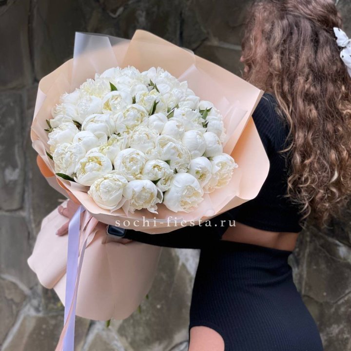 35 белых пион в Хосте и Кудепсте