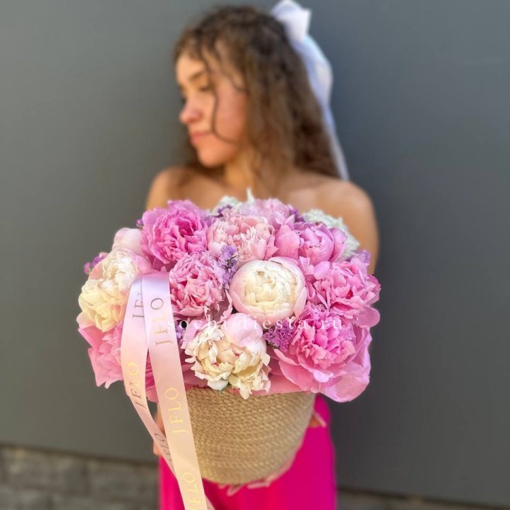 15 пионов в джутовом кашпо в Хосте и Кудепсте