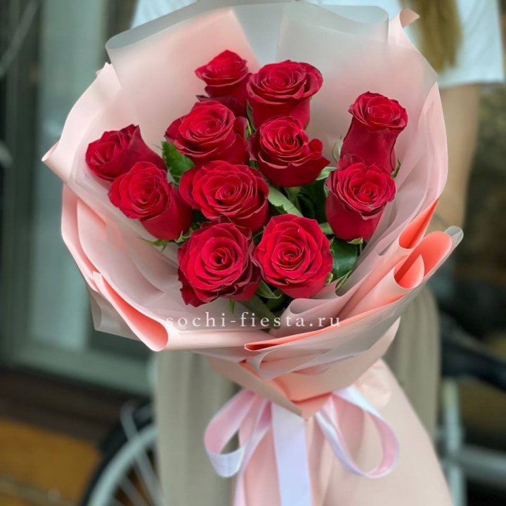 Букет красных роз "Madam Red" в Хосте и Кудепсте