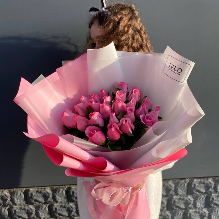 25 розовых роз "Опала" в Хосте и Кудепсте