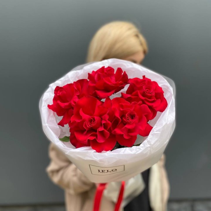 5 французских красных роз в Хосте и Кудепсте