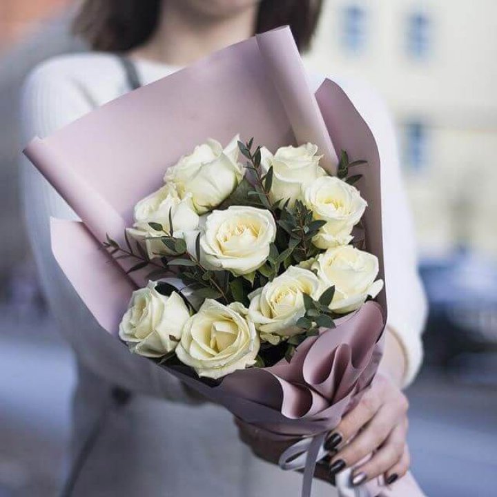 9 белых  роз "Mint" в Хосте и Кудепсте