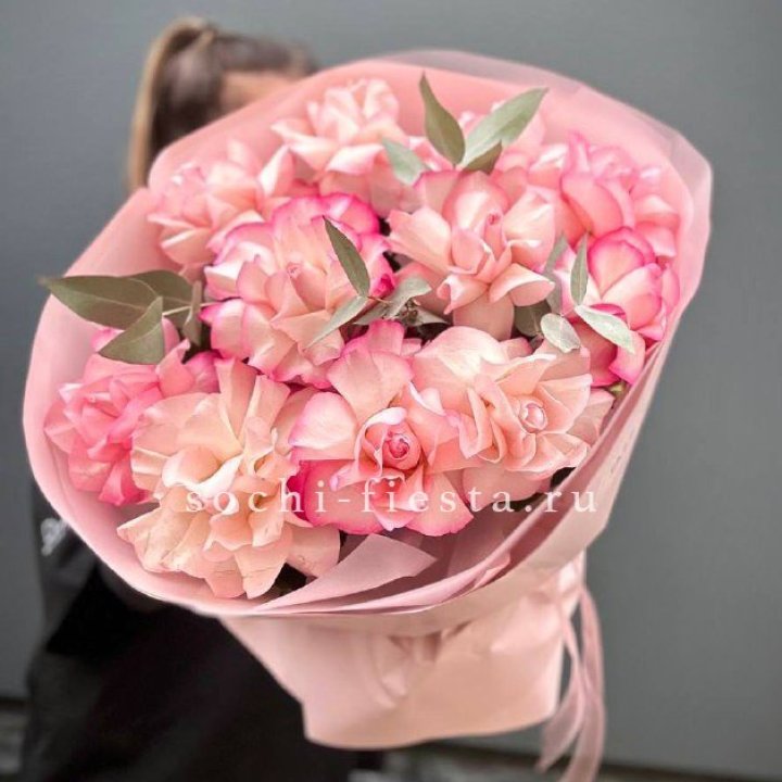 Нежно- розовые французские розы Wendi в Хосте и Кудепсте