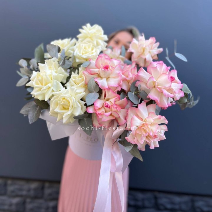 15 Французских роз в боксе в Хосте и Кудепсте