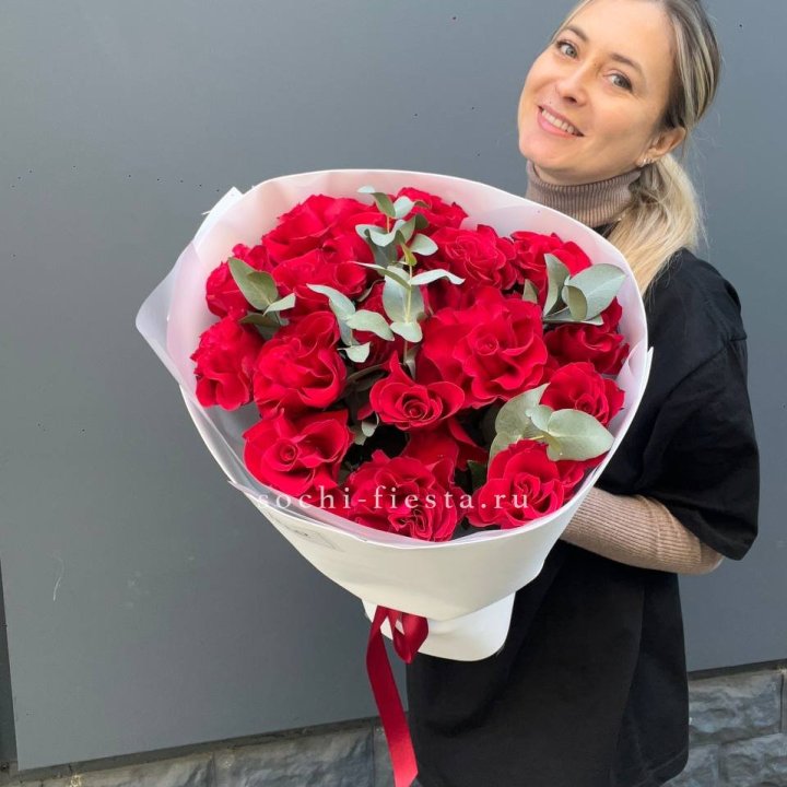 17 Красных французских роз в Хосте и Кудепсте