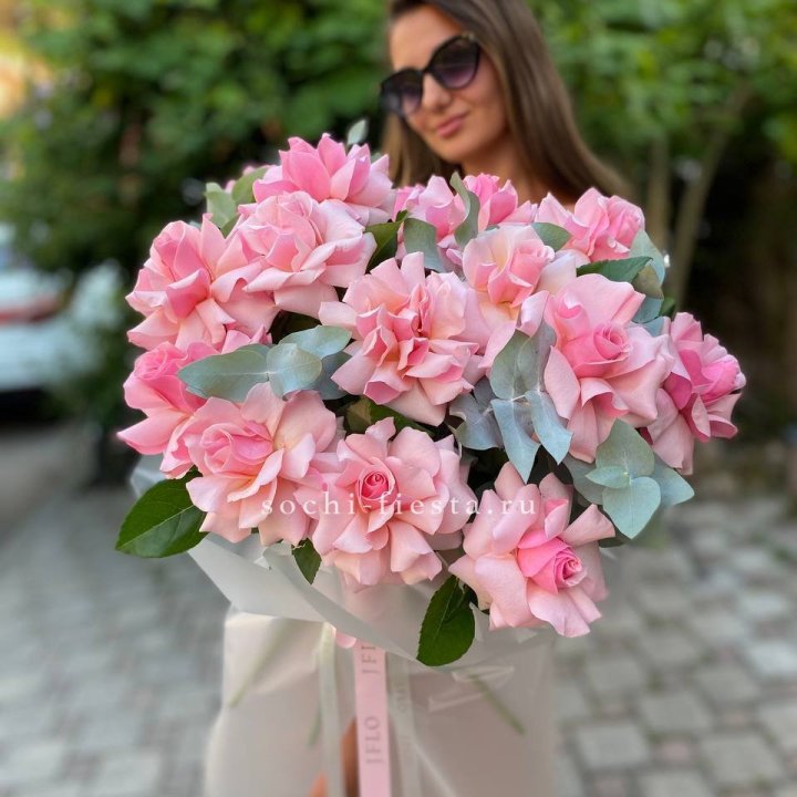 17 Розовых  французских роз в Хосте и Кудепсте